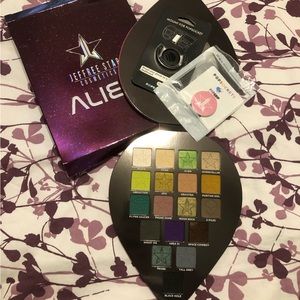 Jeffree Star Alien eyeshadow palette